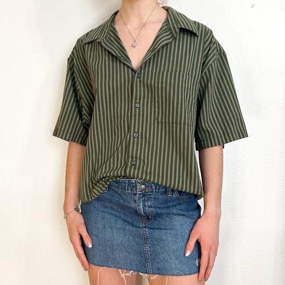 green button down tee - Picture 1 of 4